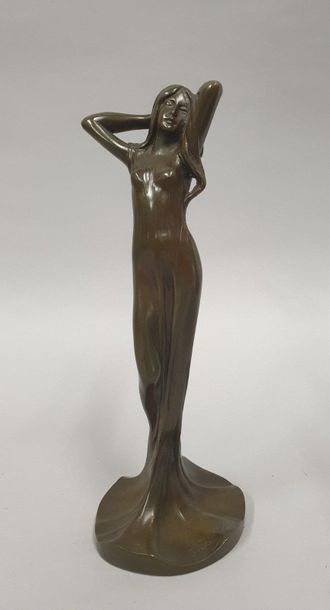 null Julien CAUSSE (1869-1909)

« Jeune femme bras levés ». Épreuve en bronze à patine...