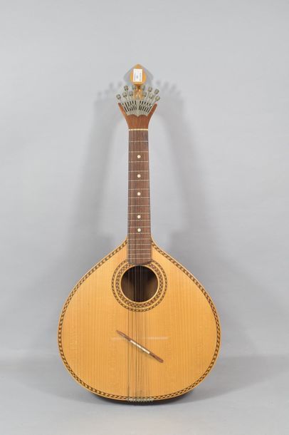 Belle guitare de fado portugaise (12 cordes)...