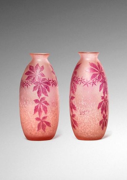 null LEGRAS

Deux vases ovoïdes épaulé au modèle. Épreuves en verre rose à inclusions...
