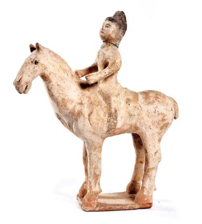 null CHINA - TANG Period (618-907)

Terracotta statue of a rider at rest with traces...