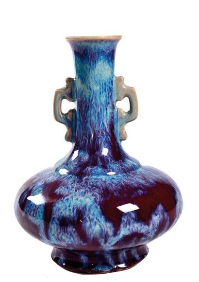 null CHINE - XXème siècle

Vase en porcelaine à glaçure flammée, la panse basse,...