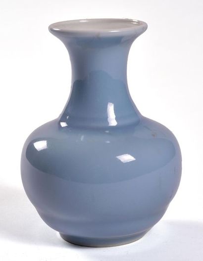 null CHINA - 20th century

Small vase with ovoid body and long open neck, in porcelain...