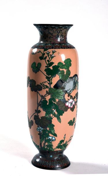 null JAPON - Epoque MEIJI (1868 - 1912)

Vase à col et pied rétrécis en émaux cloisonnés....