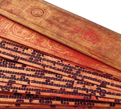 null BURMA - Around 1900

Prayer book in red and gold lacquer, twelve pages in pali....