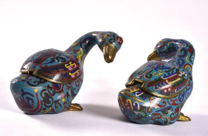 null CHINA - 19th century

Pair of crane-shaped perfume burners in gilt bronze and...