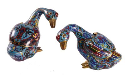 null CHINA - 19th century

Pair of crane-shaped perfume burners in gilt bronze and...