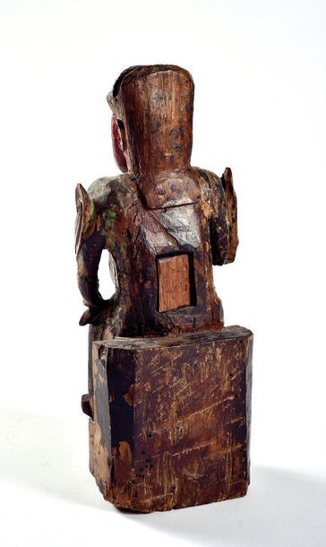 null CHINA - 18th/19th century

Small wooden statuette of a dignitary with traces...