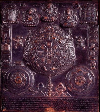 null TIBET / NEPAL - XXème siècle

Plaque en cuivre repoussé représentant un Mandala....