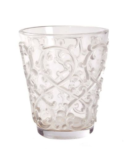 null Rene LALIQUE (1860-1945)

Raisin Washer Raisins (1938). Glass proof

mould white...