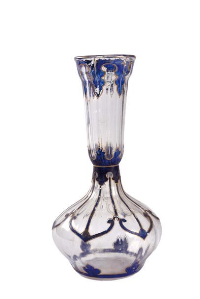 null Louis DAMON (1860-1947)

Vase with conical neck on a slightly ovoid base

flattened....