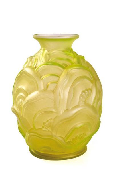 null Charles CATTEAU (1880-1966)

Ovoid vase shoulder and conical neck. Proof in

yellow...