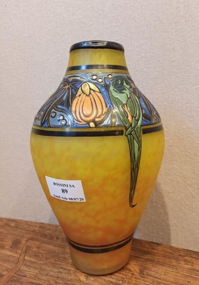 null Andre DELATTE (1887-1953)

Shoulder ovoid vase in marmoreen glass yellow orange

decorated...