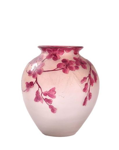 null LEGRAS

Ovoid vase shoulder and conical neck. Glass proof

white with plum blossom...