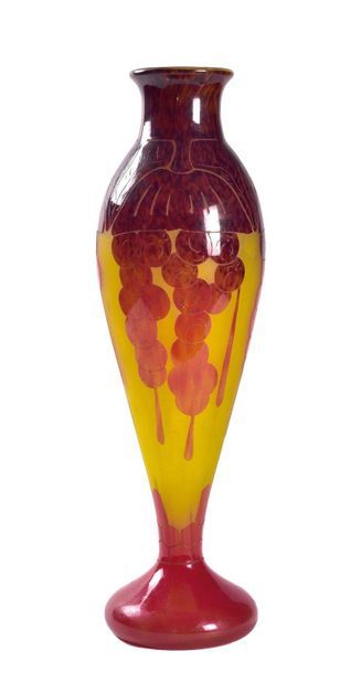 null FRENCH GLASS

Currants (1923-1926). Vase ovoid shoulder on

piedouche. Purple...