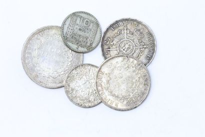 null Lot de pièces françaises en argent comprenant:

- 5 francs Napoléon III tête...