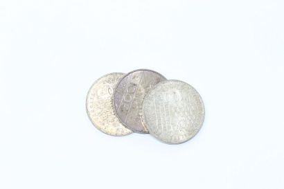 null Three silver coins of 100 francs commemorative type (Panthéon x 2, La Fayette).

Weight:...