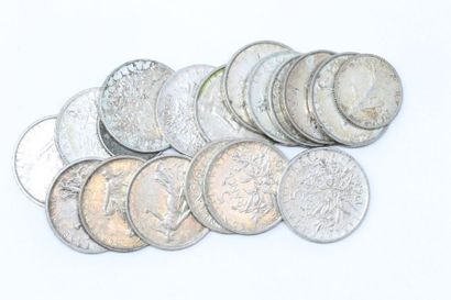 null Set of silver sower-type coins, mostly 5 francs.

Weight: 201.40 g.

