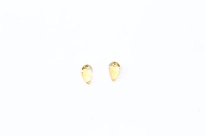 null Set of two pear citrines on paper. 

Weight: approx. 9.50 cts. 