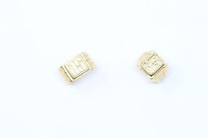 null Two 18k (750) yellow gold signet rings with JS numerals. 

Weight: 22.90 g.