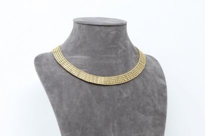 null 18k (750) yellow gold openwork choker necklace.
Neck size: approx. 44 cm. -...