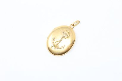 null Wick pendant (left side glazed) in 18k (750) yellow gold, the front side decorated...