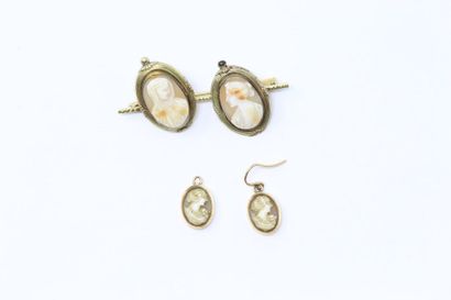 null 18k (750) yellow gold brooch set with two cameos set in a gold-plated frame....