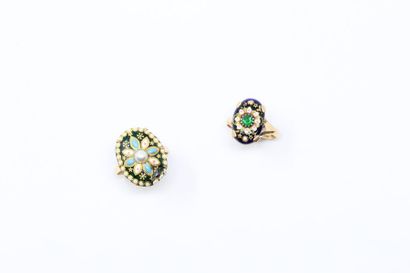 null Two rings, set in 18k (750) yellow gold, decorated in cloisonné enamels with...