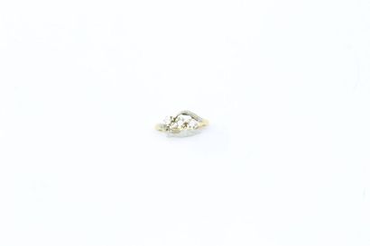 null Debris ring in 18k (750) yellow gold decorated with three diamonds (central...