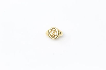 null signet ring in 18k (750) yellow gold, ciphered SC.

Finger size: 58 - Weight:...