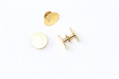 null Set of four 18k (750) yellow gold breastplate buttons, three of them featuring...