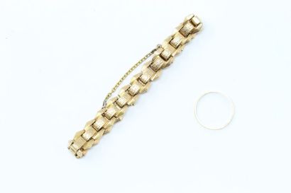 null 18k (750) yellow gold bracelet and 14k (585) yellow gold wedding band. 

Wrist...