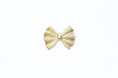 null Bow brooch in 18k (750) yellow gold.



Weight: 6.66 g. 