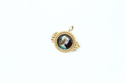 null 18k (750) yellow gold pendant brooch decorated with a young woman's profile...