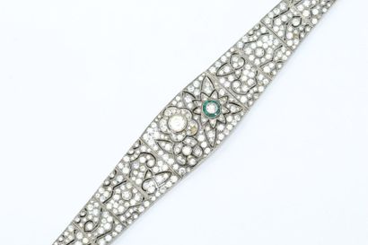 null Articulated silver bracelet decorated with rhinestones and calibrated green...