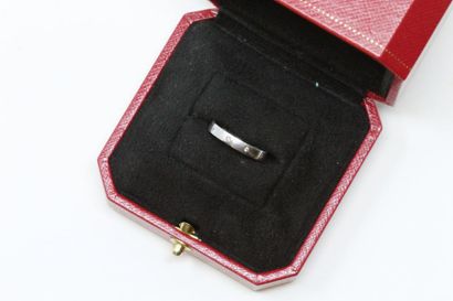 null Platinium wedding band decorated with 5 small brilliants.
In a CARTIER case.
Finger...