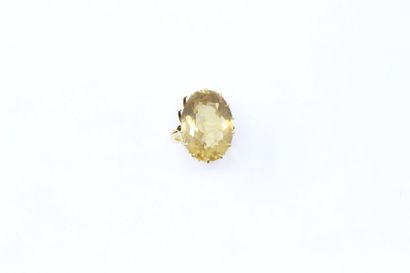 null 18k (750) yellow gold ring with an oval citrine. 

Finger size: 54. - Gross...