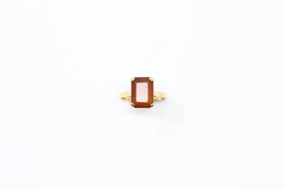 null 18k (750) yellow gold ring set with a rectangular citrine with cut off sides.

Finger...