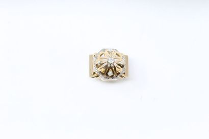 null 18k (750) yellow gold openwork ring set with brilliants. 

Finger circumference:...