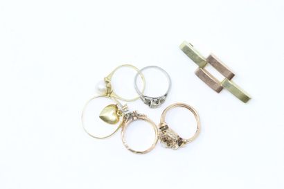 null 18k (750) and 14k (585) yellow gold set including rings, pendants and gold scrap....