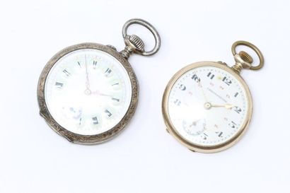 null Lot of watches including:

- Gusset watch in gilt metal, white enamelled dial,...