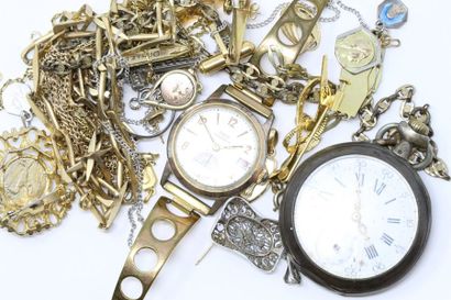 null Fonds de tiroirs : une montre de gousset boîtier en argent, cuvette au décor...