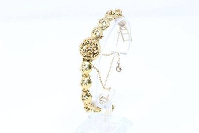 null Montre bracelet de dame en or jaune 18k (750), le bracelet articulé au décor...