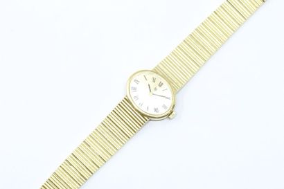 null Gold-plated metal bracelet watch, oval case, dial with Roman numerals. 

Signed...