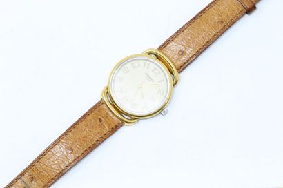 null Wristwatch, round gold-plated metal case, cream dial with Arabic numerals. Date...