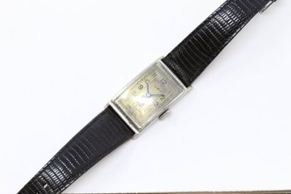 null Men's wristwatch, rectangular metal case, dial with aged back and Arabic numerals...