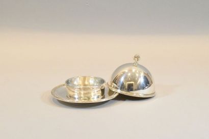 null Butter dish in silvery metal, round shape with ribbon decoration. The interior...
