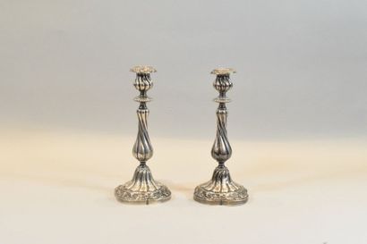 null VEYRA 

Pair of candlesticks in silver (Minerva) with torsos gadroons, the poly-lobed...