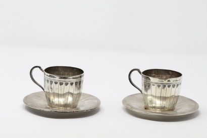 null Two silver cups and saucer with waffle decoration. 

Goldsmith : Olier & Caron

Weight:...