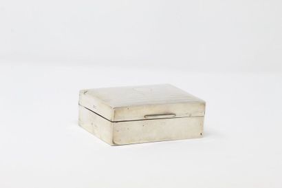 null Silver cigar box, wooden interior. 
 
English work.

Dim: 4.4 x 11 x 9.5 cm...