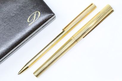 null S.T. DUPONT set of two fluted plated pens: fountain pen and fountain pen in...